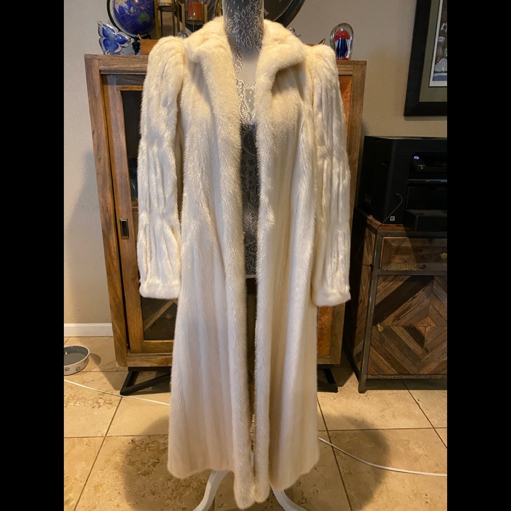 Renowned Fashion House Anne Klein Furs Natural ivory Mink Fur Coat 50”